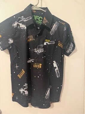 DIXXON Black Short-Sleeve Button-Down Shirt with Retro Car Print